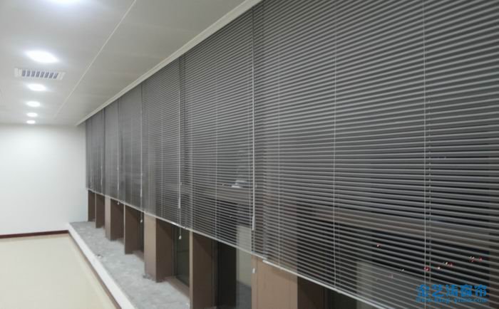辦公室窗簾的用途及優(yōu)缺點和辦公室窗簾的選擇技巧 金藝濤窗簾
